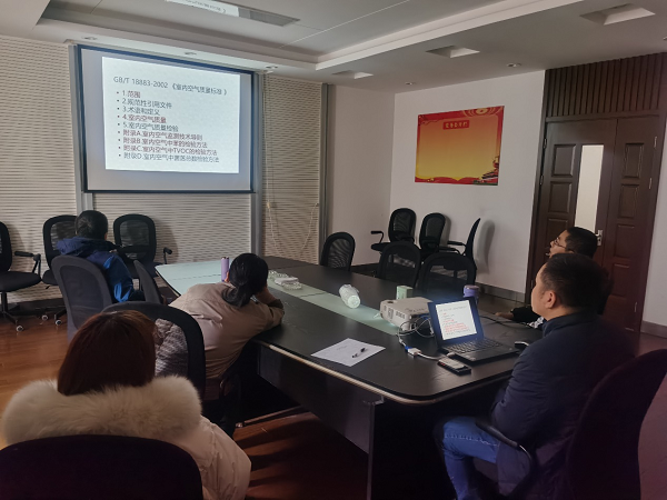 新春伊始万象更新,2月18日-20日湖滨检测的全体员工按照年前制定的集中培训计划,紧锣密鼓地开展了内部培训,或组织员工内部分组学习检测技能培训;或通过网络视频观看廉政纪录片、职工普法教育、安全生产培训。学习氛围非常浓厚。 通过3天的内部学习,员工们既提高了思想认识水平,也加深了对新标准的理解,更是新春开工前的热身,湖滨检测全体员工怀揣着满腔热血迎接新一年的挑战! 职工普法教育 安全生产培训 检测技能培训