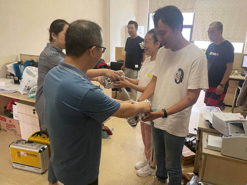 高温慰问送清凉