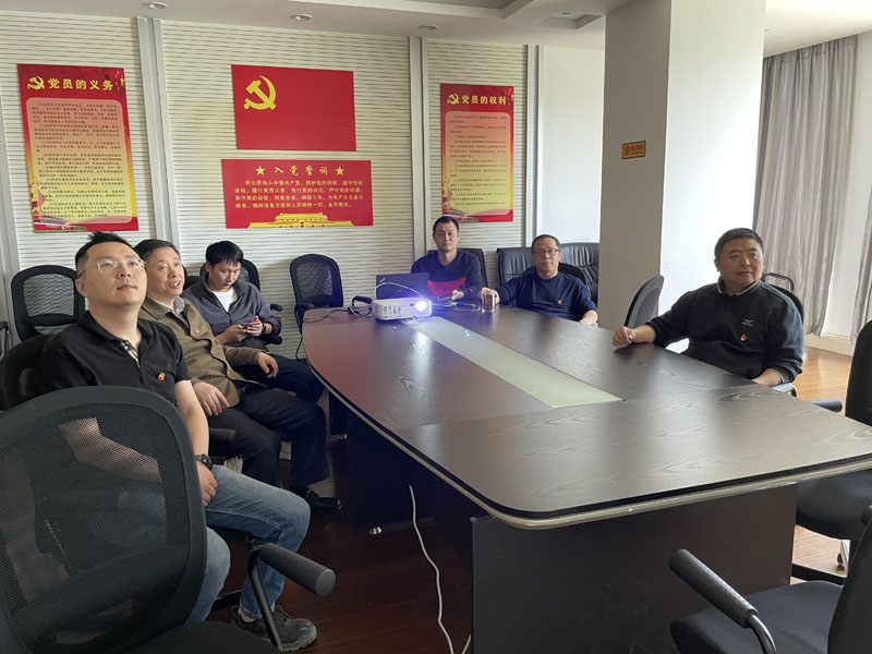 为隆重庆祝中国共产党成立100周年,激励广大党员认真学习党史,坚定理想信念,提高政治素质,以史为鉴,开拓进取,2021年4月29日中午,区工程检测有限公司党支部组织收看微纪录片《百炼成钢:中国共产党的100年》。 观看过程中,党员们通过动画,沙画,情景再现等方式,了解中国共产党矢志践行初心使命的历史,筚路蓝缕奠基立业的历史,创造辉煌开辟未来的历史,进一步激发了党员们学习党史的热情,不断提升了党史学习教育的成效。